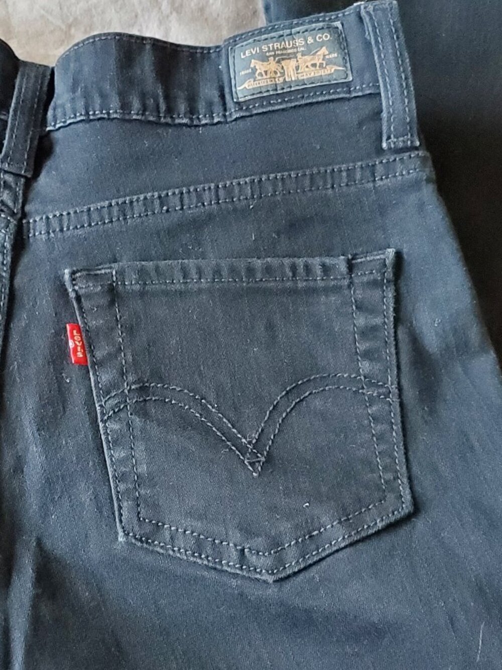 Levi's 512 Perfectly Slimming Bootcut Black Jeans Womens Size: 2 Med   Like New!
